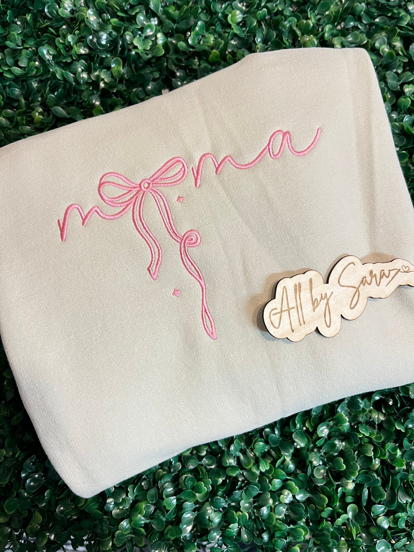 Mama Bow Embroidered sweatshirt